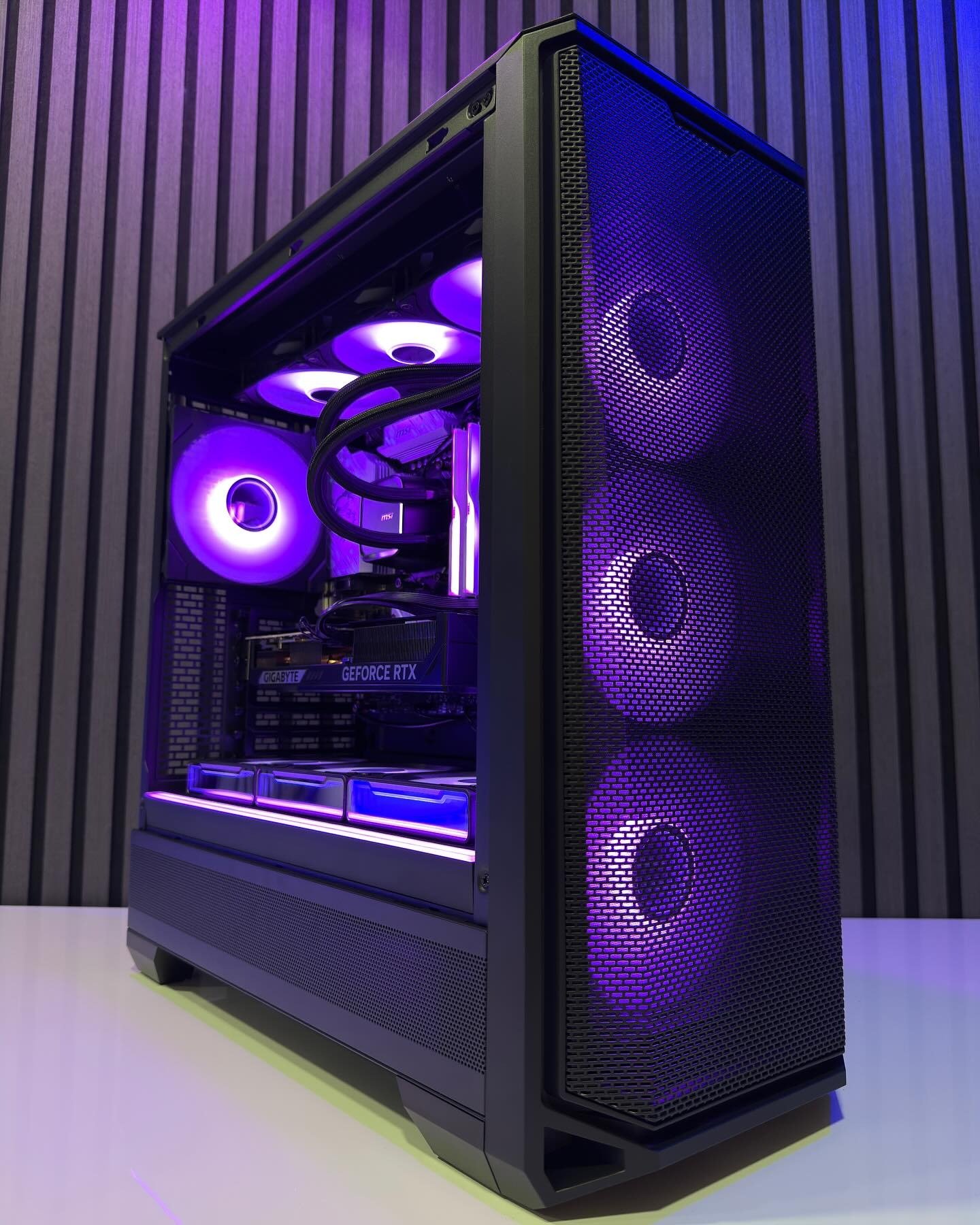 Ryzen 7 7800X3D // RTX 5070