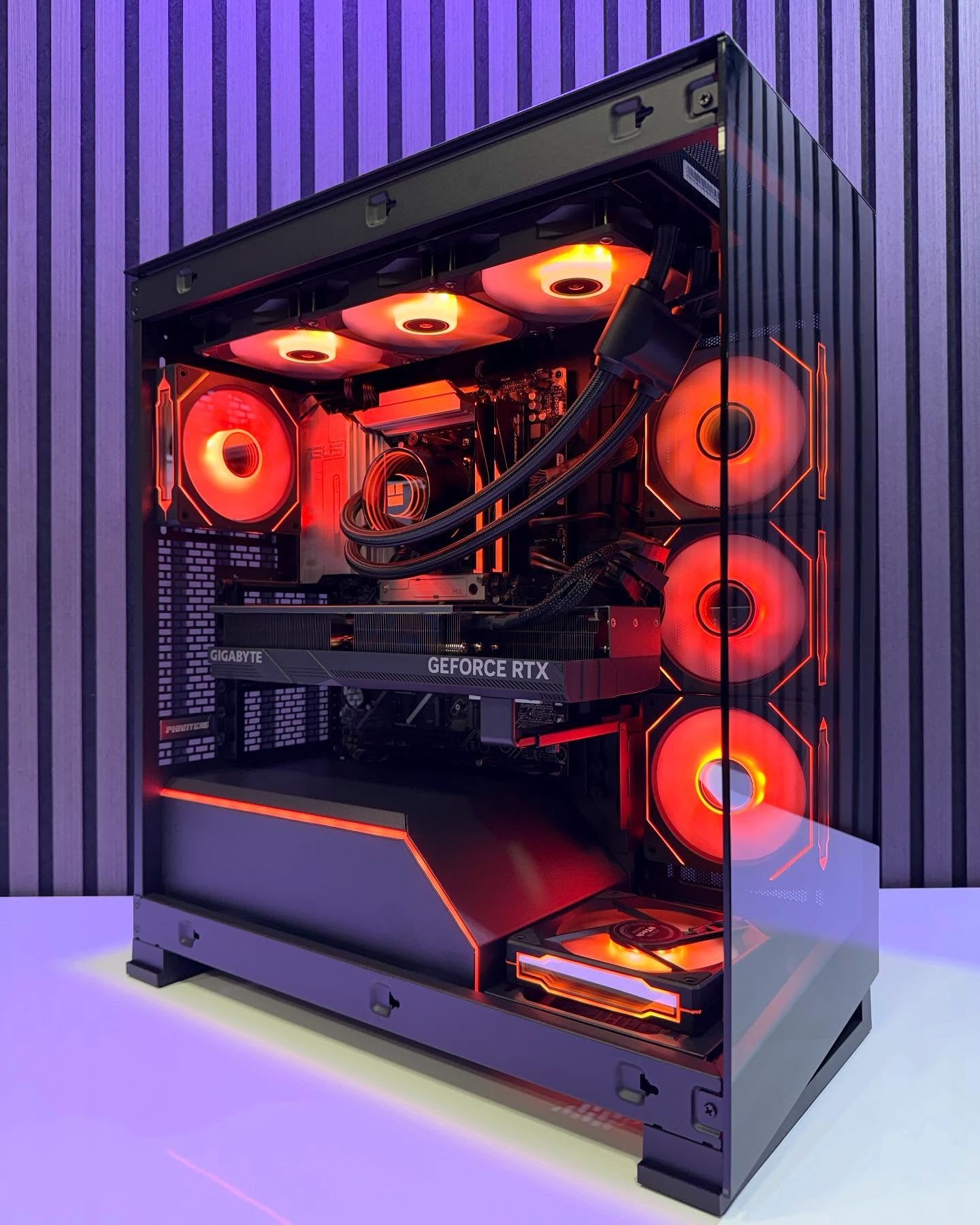 Ryzen 7 9800X3D // RTX 4080